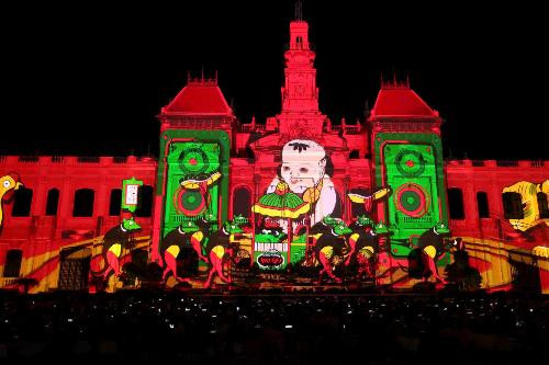 Hình ảnh 3D Mapping tuyệt đẹp mở đầu chuỗi hoạt động kỷ niệm 50 năm Thành phố Sài Gòn - Gia Định mang tên Bác