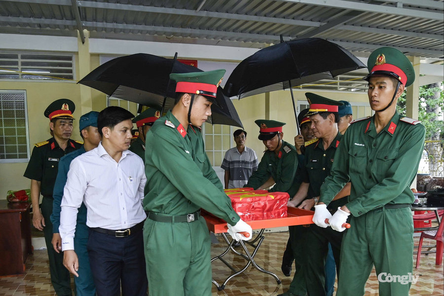 Bàn giao 237 mẫu hài cốt liệt sĩ đi giám định AND