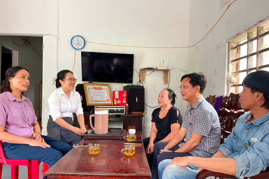 Trao Bằng “Tổ quốc ghi công” cho thân nhân các gia đình liệt sĩ