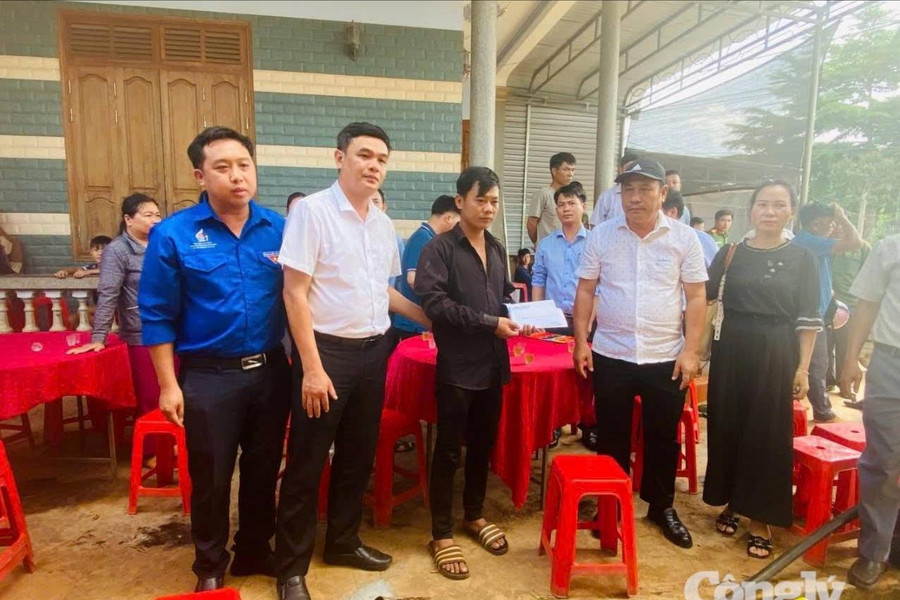Lâm Đồng: Thăm hỏi gia đình 5 nữ sinh tử vong trong vụ đuối nước