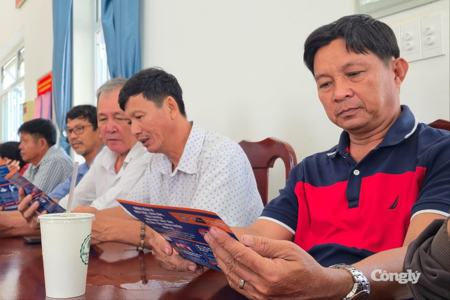 Cầu nối giữa chính quyền và ngư dân