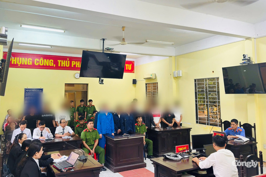 16 bị cáo gây rối trật tự công cộng lĩnh án