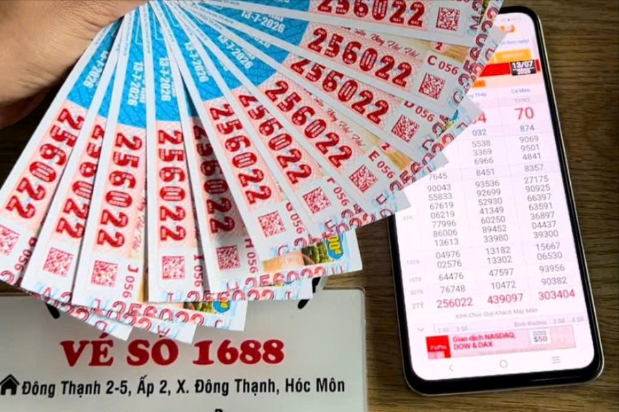 Mua vé số online, 4 khách hàng may mắn trúng trọn bộ giải đặc biệt 16 vé tại TP.HCM