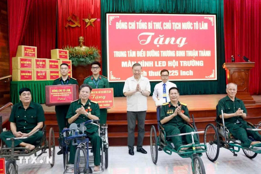 Tổng Bí thư, Chủ tịch nước thăm Trung tâm Điều dưỡng thương binh Thuận Thành