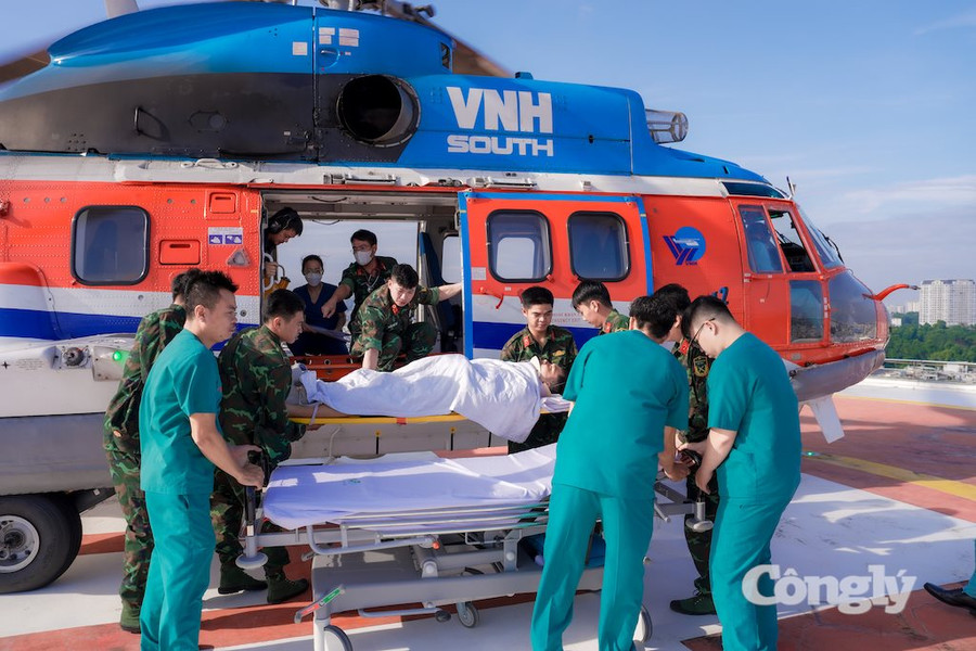 Xuyên đêm đưa bệnh nhân chấn thương vào đất liền