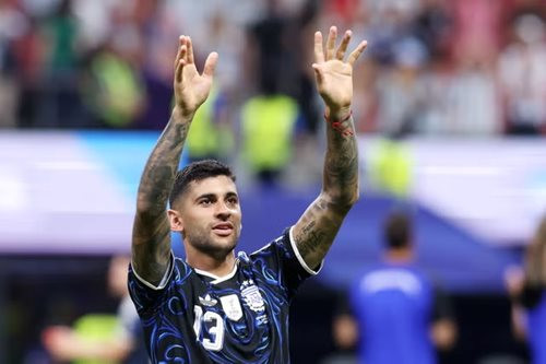 Romero đáp trả gay gắt Gary Neville sau khi Argentina loại Anh