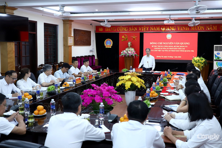 Chánh án TANDTC Nguyễn Văn Quảng làm việc với TAND hai cấp tỉnh Quảng Trị