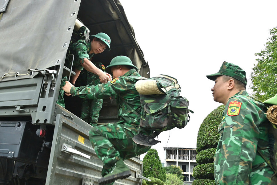 Lai Châu điều động biên phòng vào tâm lũ Than Uyên cứu hộ gia đình bị sập nhà