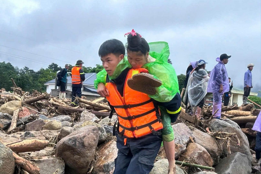 Lai Châu: Giải cứu thành công 4 người mắc kẹt trong lũ dữ tại Mường Than