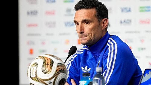 HLV Argentina Scaloni phàn nàn trước trận chung kết World Cup
