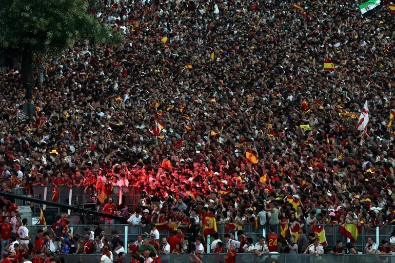 Cả Tây Ban Nha như mở hội, trong ngày đón những nhà vô địch World Cup trở về