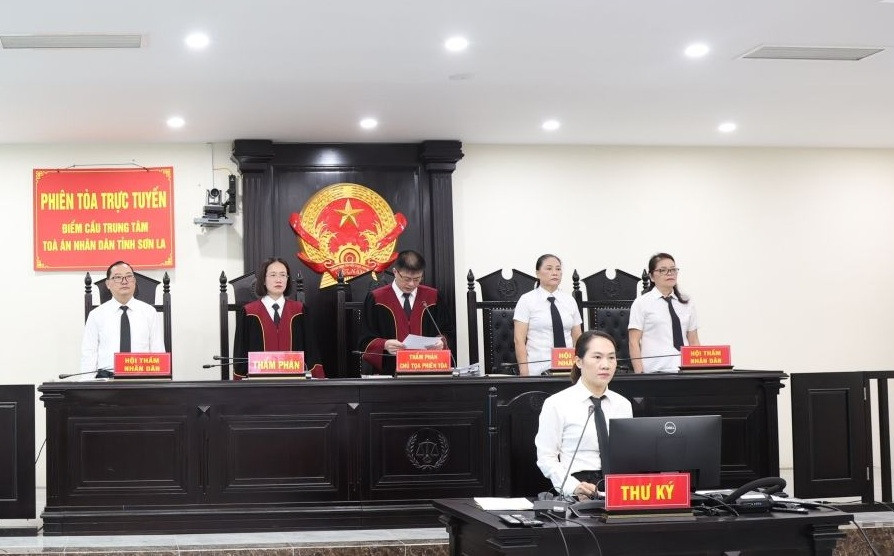 Xét xử trực tuyến đối tượng “mua bán trái phép chất ma túy”