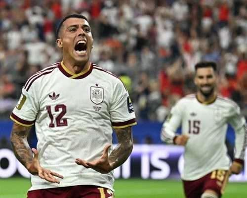 Nhà vô địch Pedro Porro tri ân ông nội bằng món quà ý nghĩa nhất sau World Cup