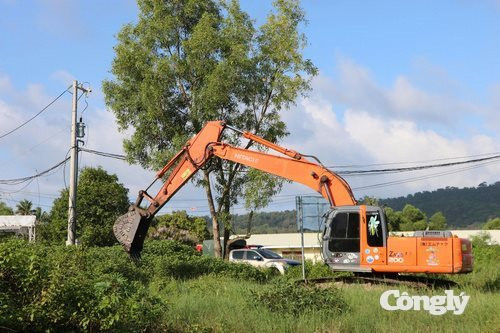 Cưỡng chế 26 trường hợp bao chiếm đất trái phép tại Phú Quốc