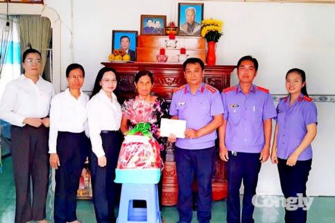 TAND và VKSND khu vực 7 – An Giang tri ân gia đình chính sách