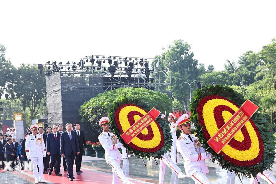 Lãnh đạo Đảng, Nhà nước viếng Chủ tịch Hồ Chí Minh, tưởng niệm Anh hùng liệt sỹ