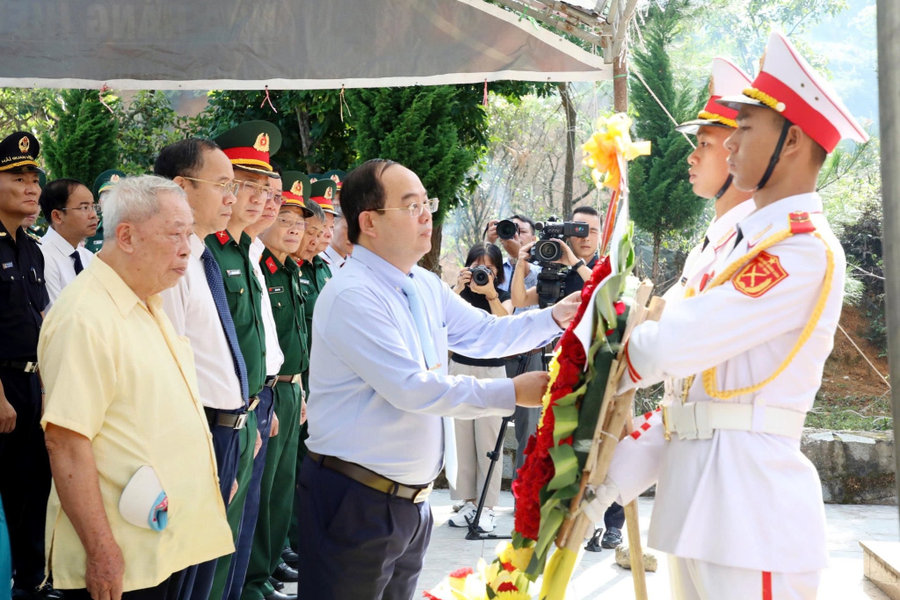 “Quặn lòng Cao Ba Lanh!” - nén tâm nhang tri ân những người lính giữ biên cương