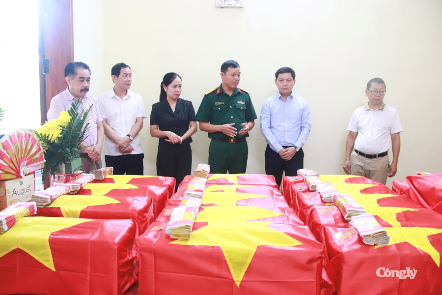 Báo Công lý và TAND tỉnh Tuyên Quang tri ân tại Vị Xuyên