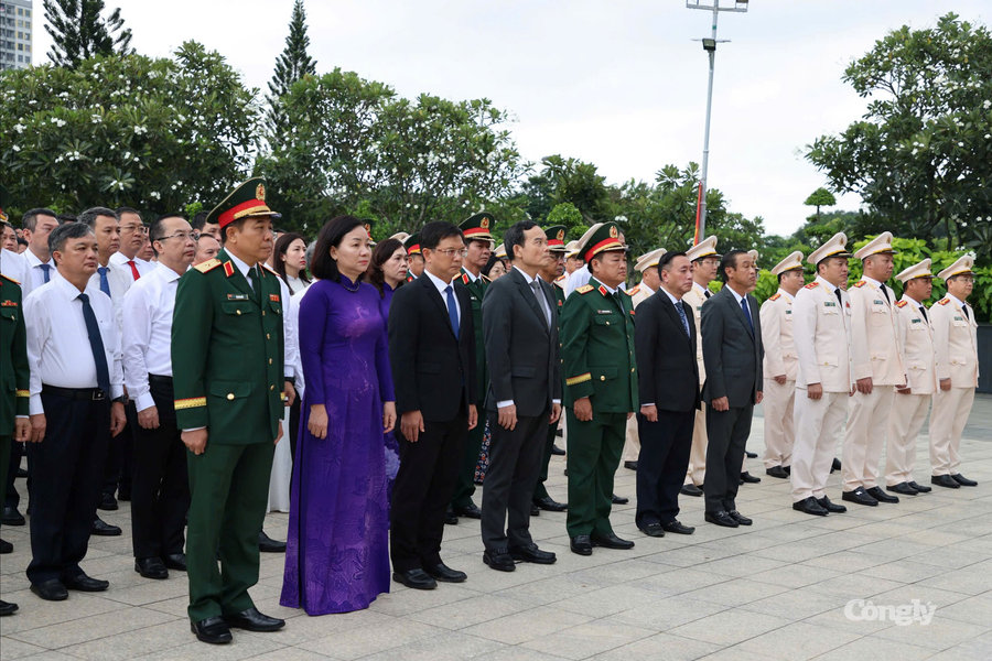 Lãnh đạo TP.HCM dâng hương tưởng niệm Anh hùng liệt sĩ