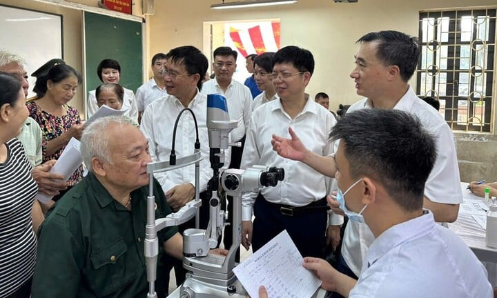 Gần 1.000 thương, bệnh binh được khám mắt miễn phí tại Bắc Ninh