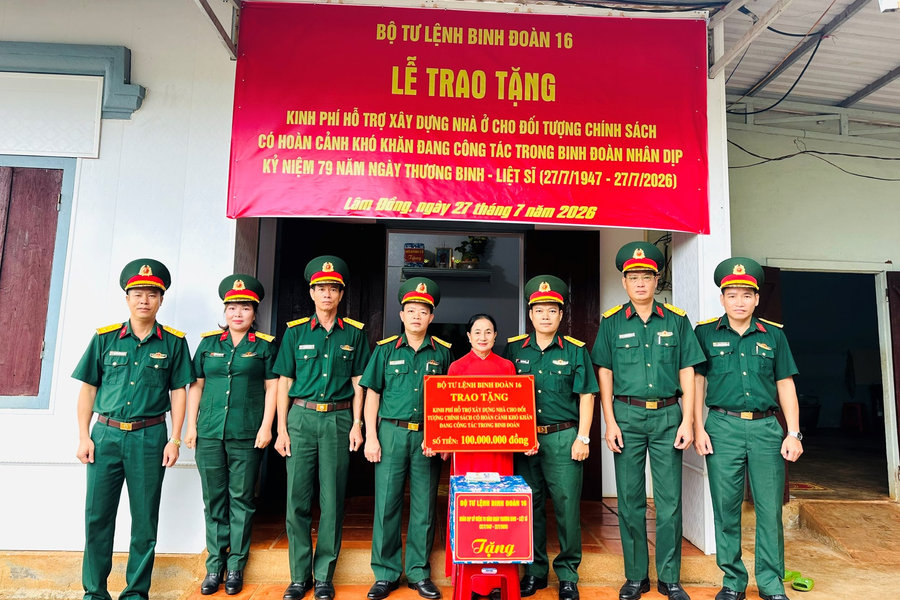 Binh đoàn 16 trao kinh phí hỗ trợ xây dựng nhà ở tặng con liệt sĩ có hoàn cảnh khó khăn