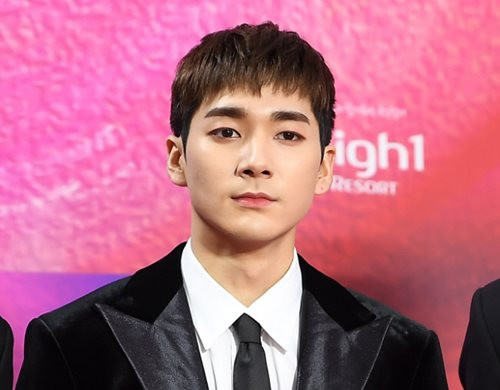 Cựu thành viên NU'EST Aron tiết lộ cuộc sống làm nhân viên văn phòng, vẫn theo đuổi đam mê âm nhạc