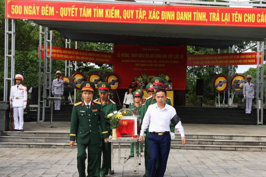 Điện Biên tổ chức truy điệu, an táng 2 hài cốt liệt sĩ