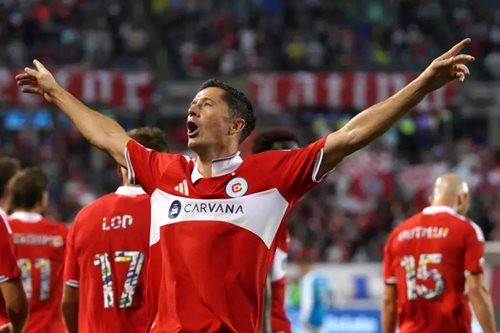 Lewandowski có màn ra mắt tuyệt vời trước khán giả nhà của Chicago Fire