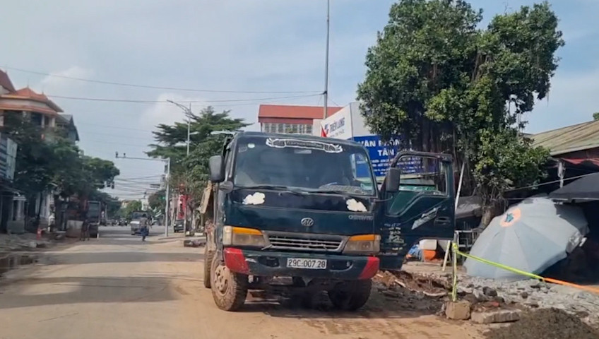 Phúc Thọ (Hà Nội): Từ hiện trường công trình Tỉnh lộ 418 đến hành trình xe chở trạc thải