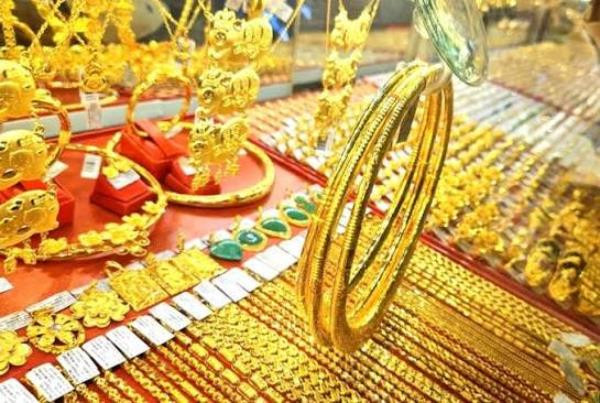 Giá vàng sáng 3/8: Vàng thế giới bật tăng, SJC giữ mốc 141 triệu đồng/lượng
