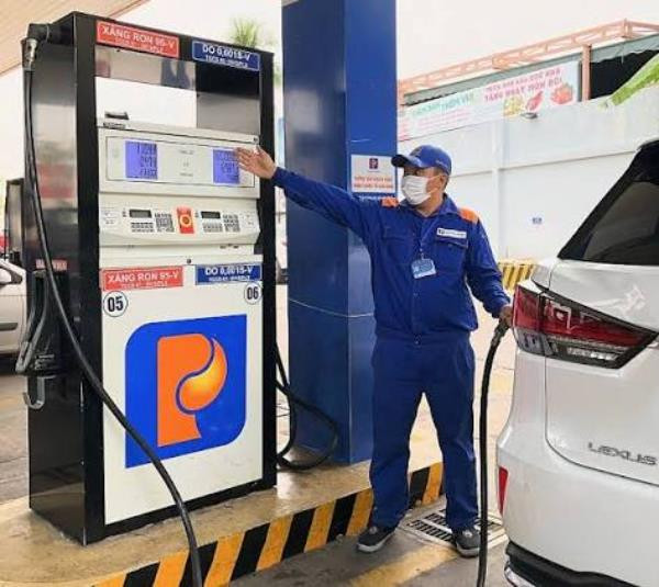 Giá xăng dầu đồng loạt giảm