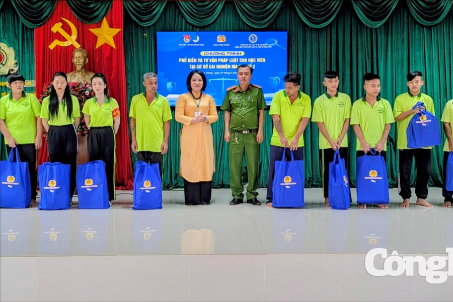 Phổ biến và tư vấn pháp luật cho học viên điều trị cai nghiện
