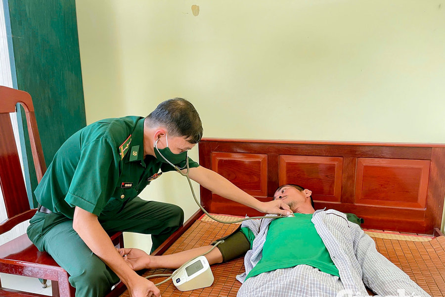 Kịp thời cứu ngư dân gặp nạn trên biển