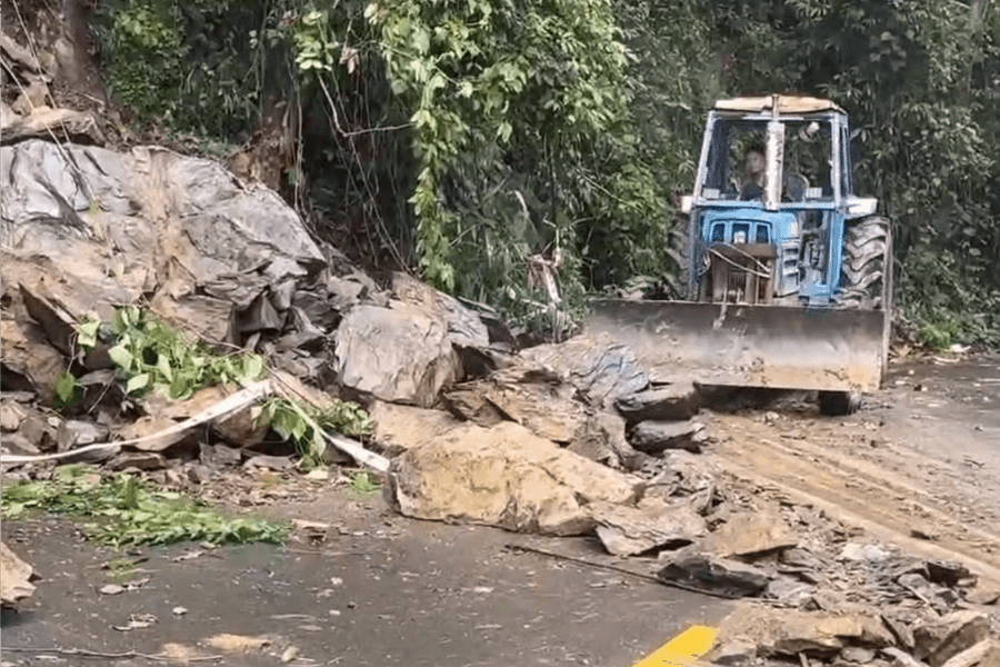 Khắc phục sạt lở trên đèo Con Ó