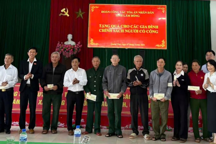 TAND tỉnh Lâm Đồng tri ân gia đình chính sách tại xã Quảng Trực