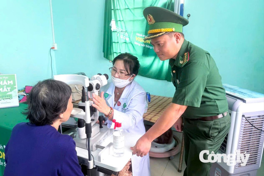 250 người dân nghèo khu vực biên giới được khám bệnh, cấp thuốc miễn phí