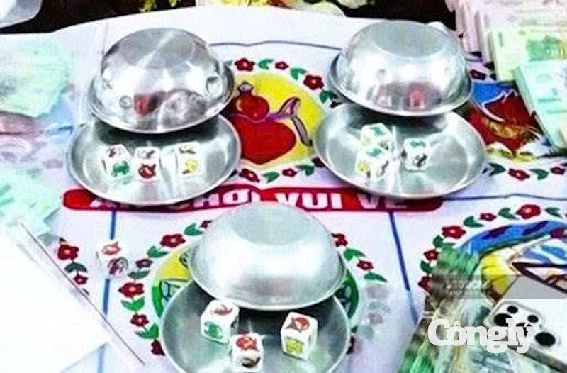 Bắt 8 đối tượng tại sòng bầu cua