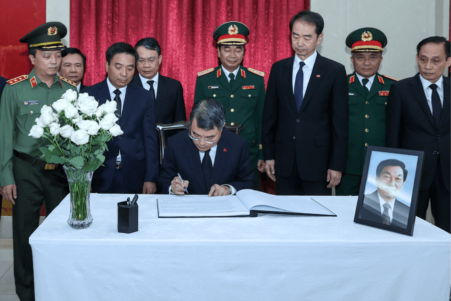 Thủ tướng Lê Minh Hưng dẫn đầu Đoàn đại biểu Đảng, Nhà nước, Mặt trận Tổ quốc Việt Nam viếng nguyên Thủ tướng Trung Quốc Chu Dung Cơ