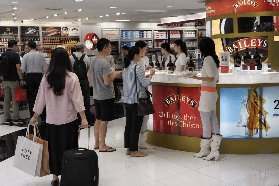 Mở rộng cửa hàng miễn thuế, tạo dư địa tăng chi tiêu du lịch