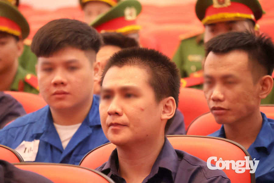 Xét xử chuyên án VN10: “Cô tiên từ thiện” mua ma túy về sử dụng, nhờ bạn mua “hàng trắng”
