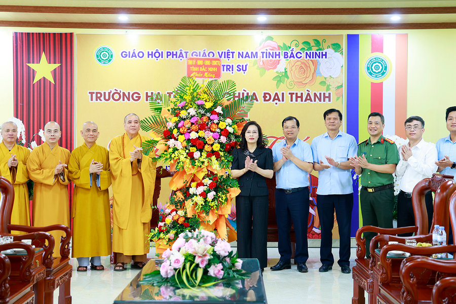 Lãnh đạo tỉnh Bắc Ninh thăm, chúc mừng các vị chức sắc Phật giáo nhân dịp Vu lan