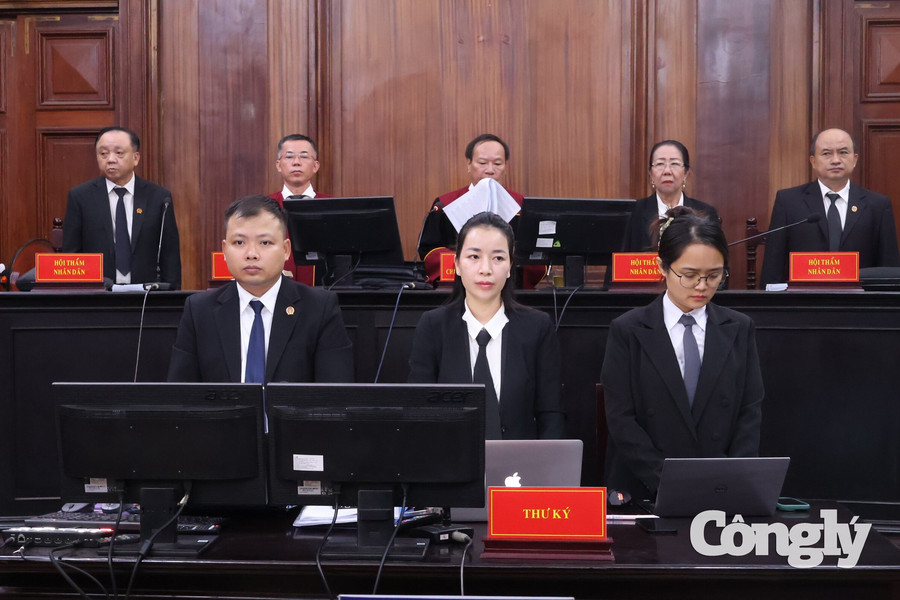 Xét xử chuyên án VN10: HĐXX hoàn tất xét hỏi, chuyển sang phần xét hỏi của luật sư và công tố