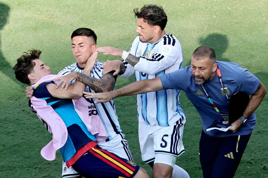 Argentina nhận án phạt nặng từ FIFA sau World Cup