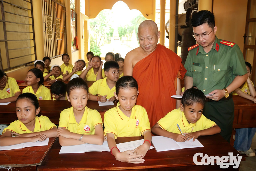 Hòa thượng Tăng Sa Vong: Gần 4 thập kỷ gieo chữ, dựng xây phum sóc