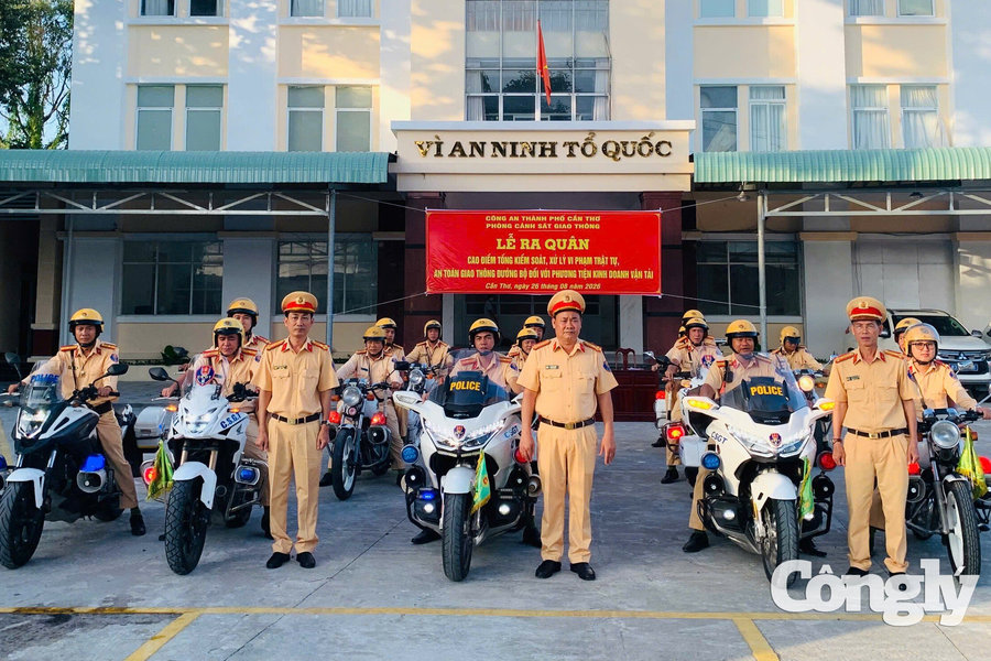 CSGT Cần Thơ ra quân tổng kiểm soát xe kinh doanh vận tải