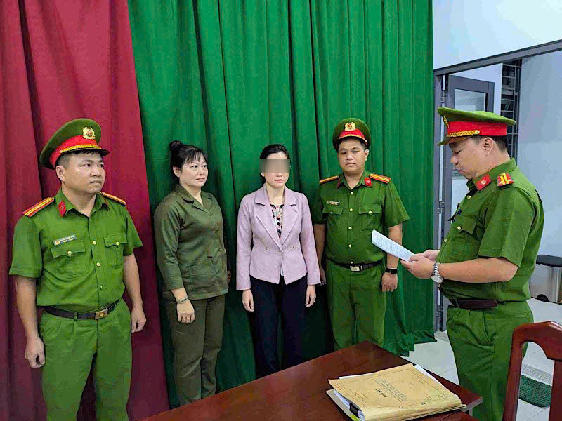 Chủ phòng khám nha khoa dùng gậy sắt gây náo loạn tại nơi làm việc