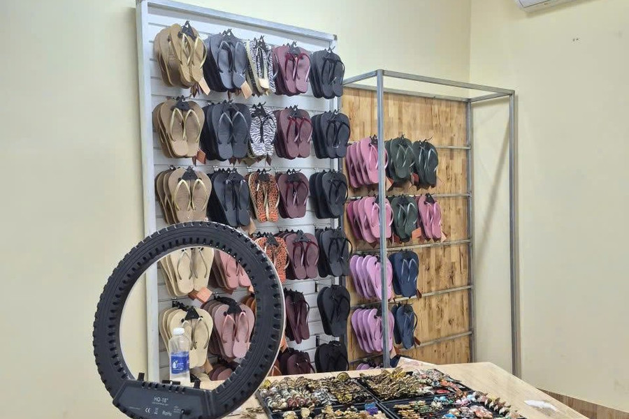 Triệt phá đường dây buôn bán dép giả nhãn hiệu Havaianas