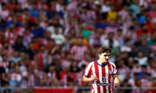 Julian Alvarez lâm vào cảnh khó xử giữa Atlético và Barcelona