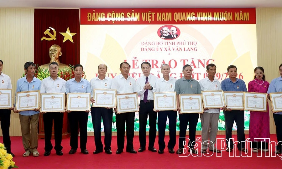 Phú Thọ: Trao Huy hiệu Đảng cho 14.654 đảng viên dịp Quốc khánh 2/9