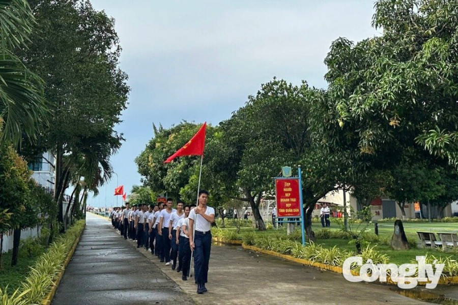 BTL Vùng Cảnh sát biển 4 tích cực hưởng ứng hoạt động đi bộ “Cùng Việt Nam tiến bước”